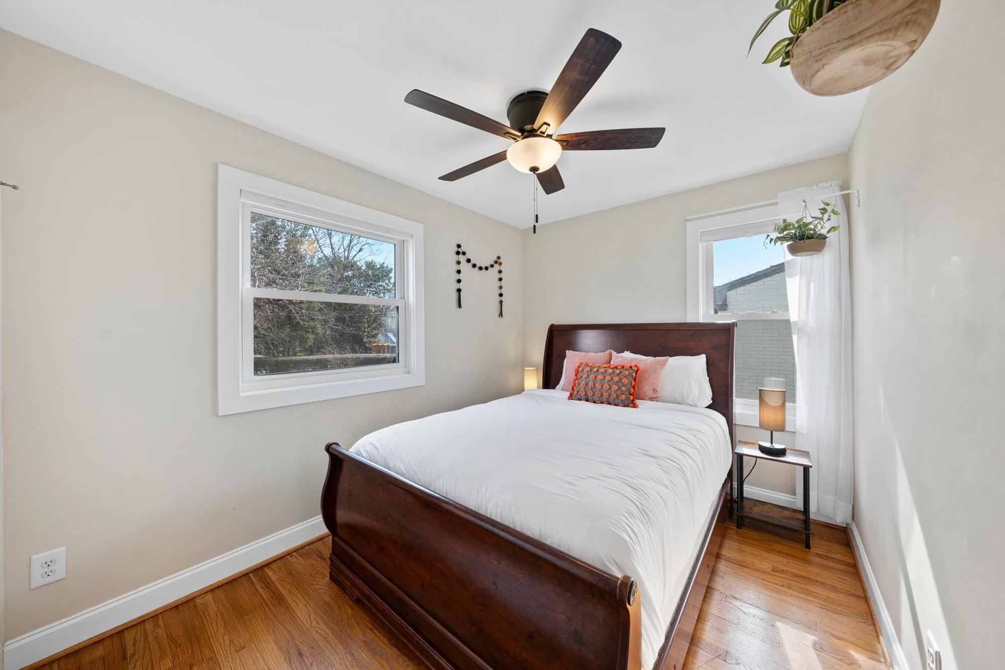 Charming Dt 3-Bed Bungalow With Fenced-In Yard Raleigh Bagian luar foto