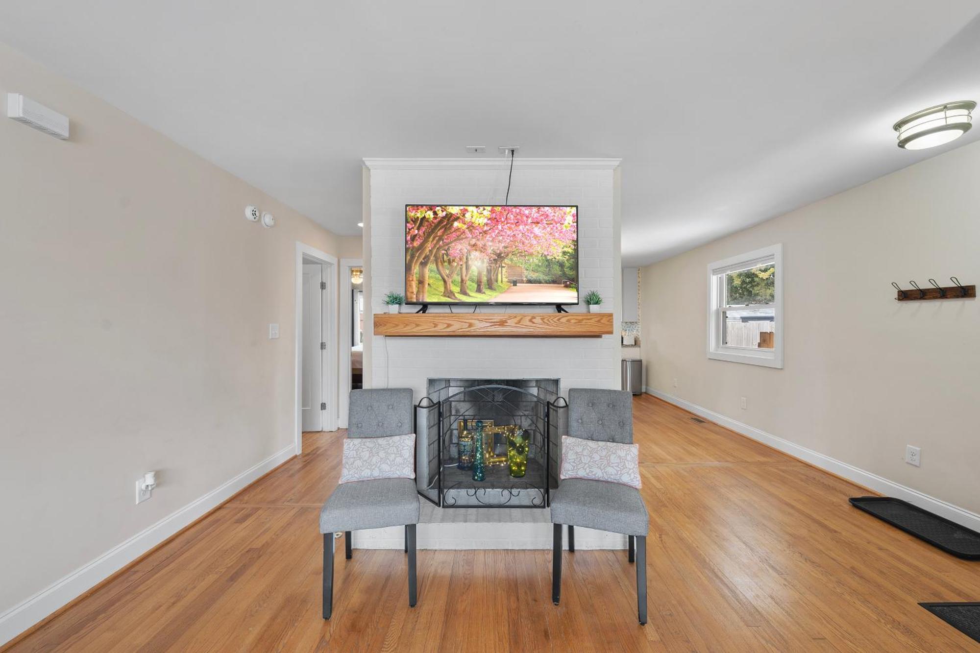 Charming Dt 3-Bed Bungalow With Fenced-In Yard Raleigh Bagian luar foto