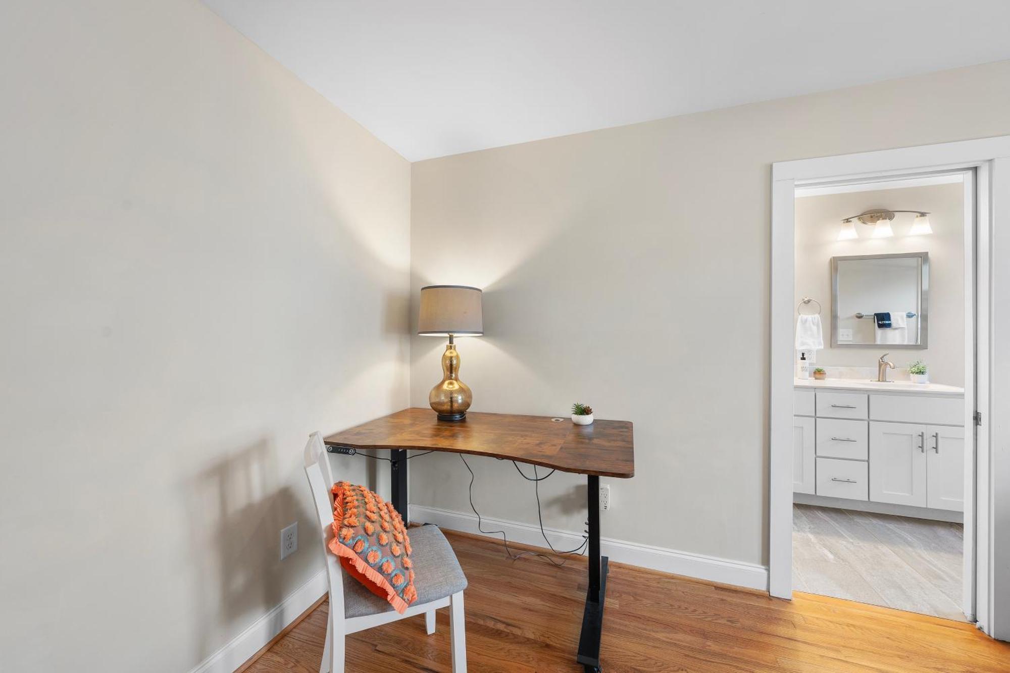 Charming Dt 3-Bed Bungalow With Fenced-In Yard Raleigh Bagian luar foto